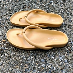 🆕 EVERLANE The Form Thong Leather Sandal